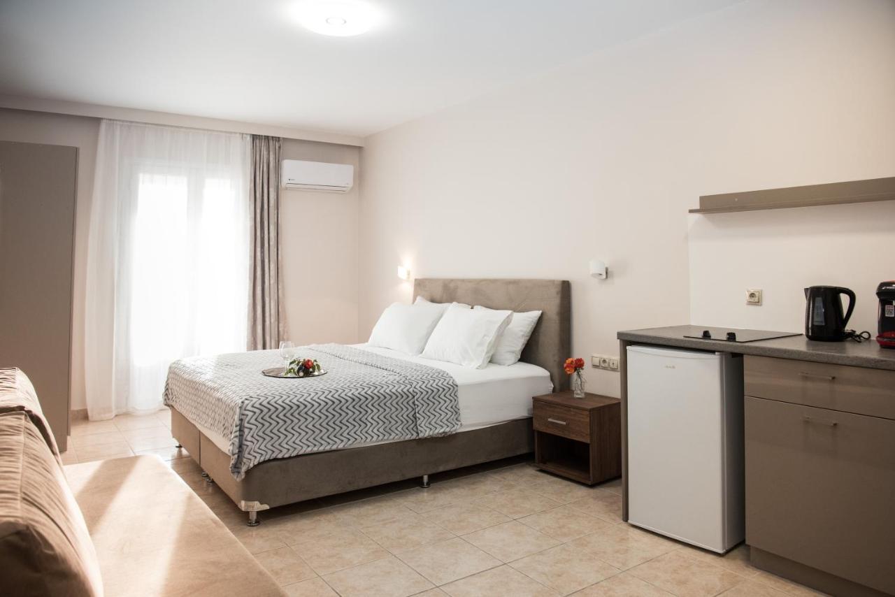 Aparthotel Avyssos Residents à Kalamákion Extérieur photo