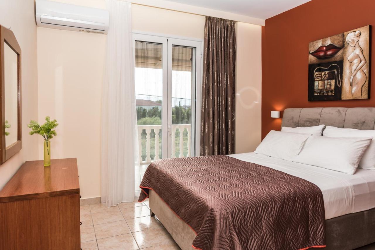Aparthotel Avyssos Residents à Kalamákion Extérieur photo
