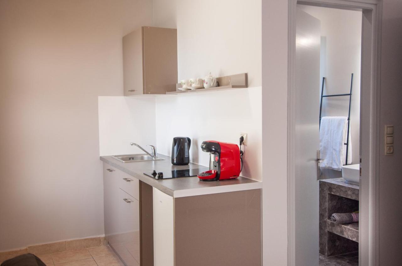 Aparthotel Avyssos Residents à Kalamákion Extérieur photo