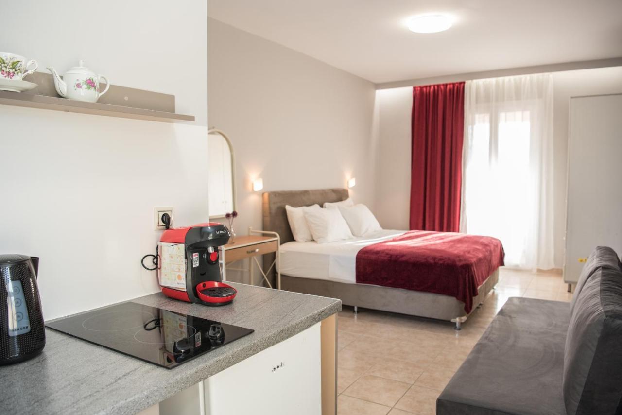 Aparthotel Avyssos Residents à Kalamákion Extérieur photo