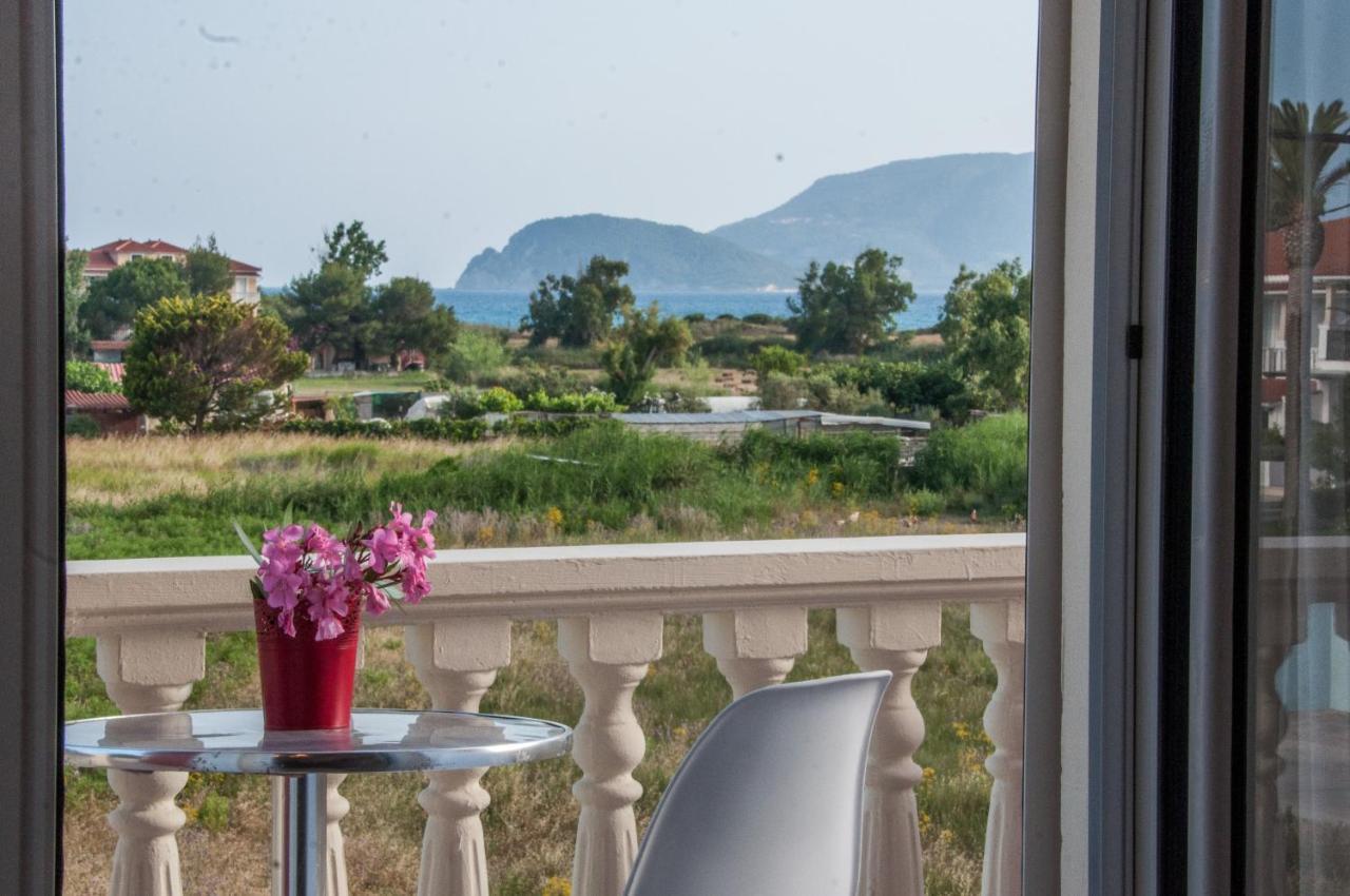 Aparthotel Avyssos Residents à Kalamákion Extérieur photo