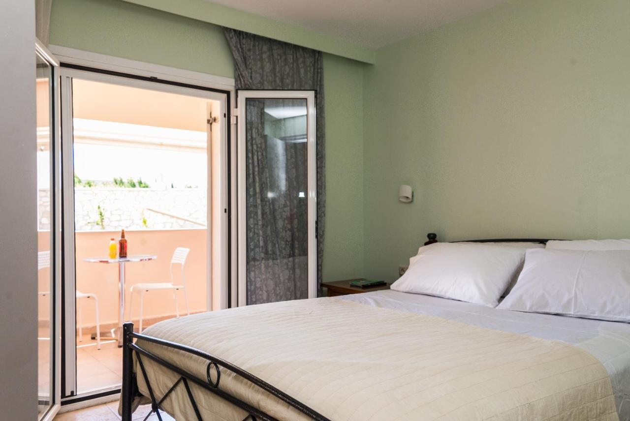 Aparthotel Avyssos Residents à Kalamákion Extérieur photo